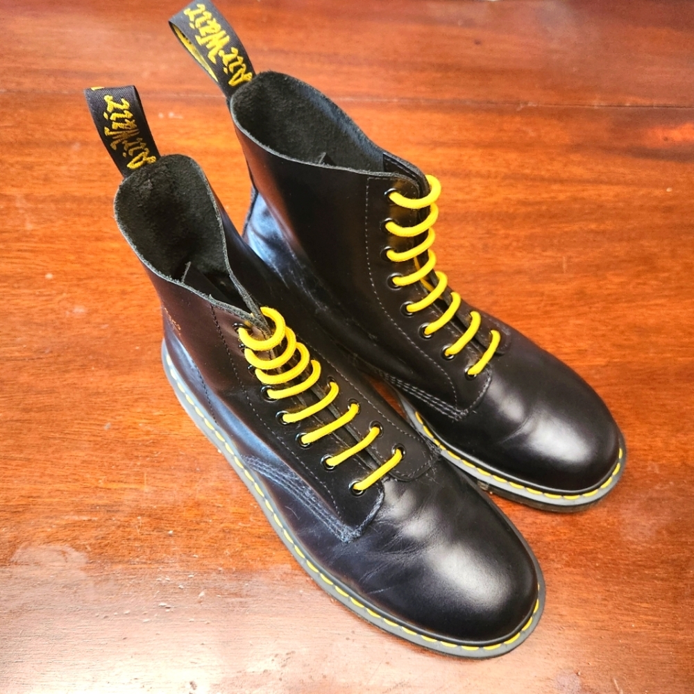 Made in Asia Doc Marten boot